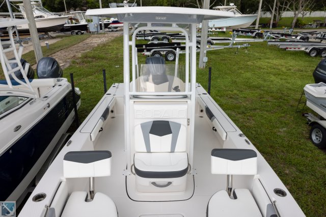 Used 2022 Robalo Power Boat for sale